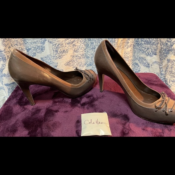 Cole Haan Gray/Taupe Leather/Suede 90mm Pumps (3.5 inch heel) - Size 8.5B - Picture 2 of 7